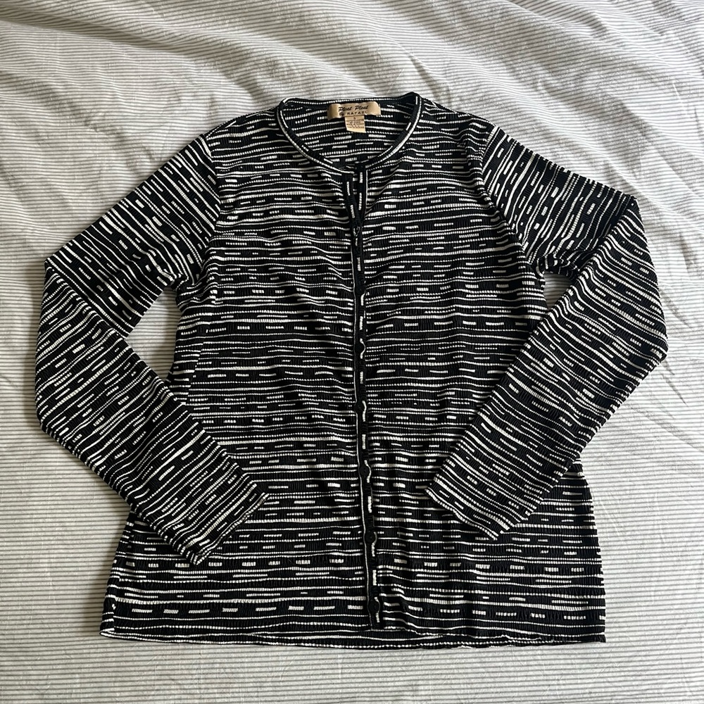 🌟3 for $25🌟 Vintage Pleated Black and White Button-Up Shirt